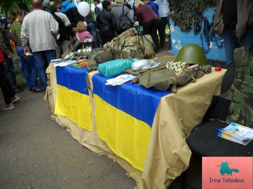 Криворожские волонтеры открыли в парке имени Газеты «Правда» выставку военного снаряжения бойцов АТО (ФОТО) (фото) - фото 1 Криворожские волонтеры открыли в парке имени Газеты «Правда» выставку военного снаряжения бойцов АТО (ФОТО) (фото) - фото 1