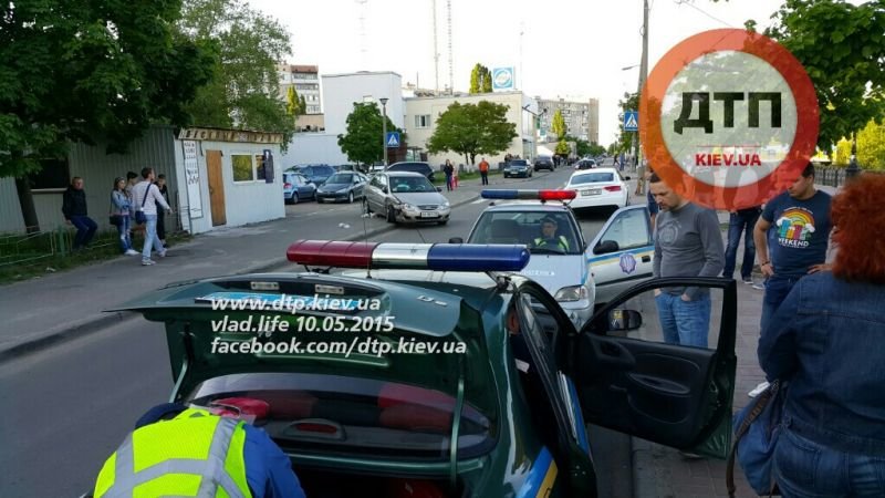 На Оболони пьяный водитель устроил масштабное ДТП, в числе пострадавших 9-летний ребенок (ФОТО) (фото) - фото 1 На Оболони пьяный водитель устроил масштабное ДТП, в числе пострадавших 9-летний ребенок (ФОТО) (фото) - фото 1