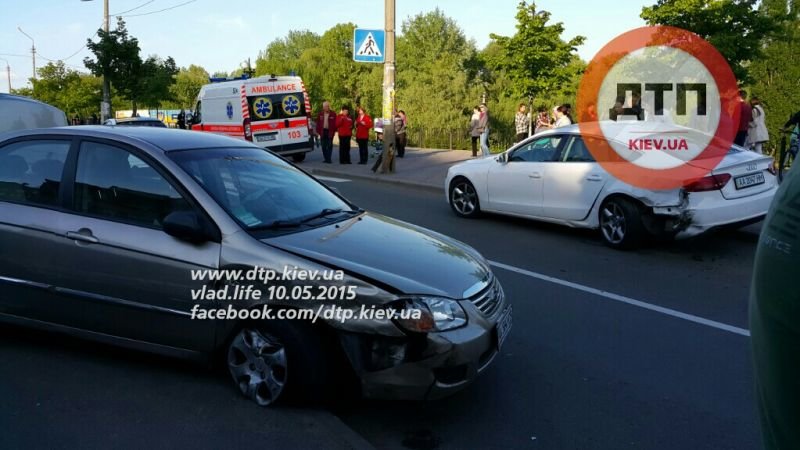 На Оболони пьяный водитель устроил масштабное ДТП, в числе пострадавших 9-летний ребенок (ФОТО) (фото) - фото 1 На Оболони пьяный водитель устроил масштабное ДТП, в числе пострадавших 9-летний ребенок (ФОТО) (фото) - фото 1