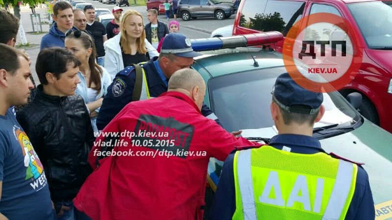 На Оболони пьяный водитель устроил масштабное ДТП, в числе пострадавших 9-летний ребенок (ФОТО) (фото) - фото 1 На Оболони пьяный водитель устроил масштабное ДТП, в числе пострадавших 9-летний ребенок (ФОТО) (фото) - фото 1