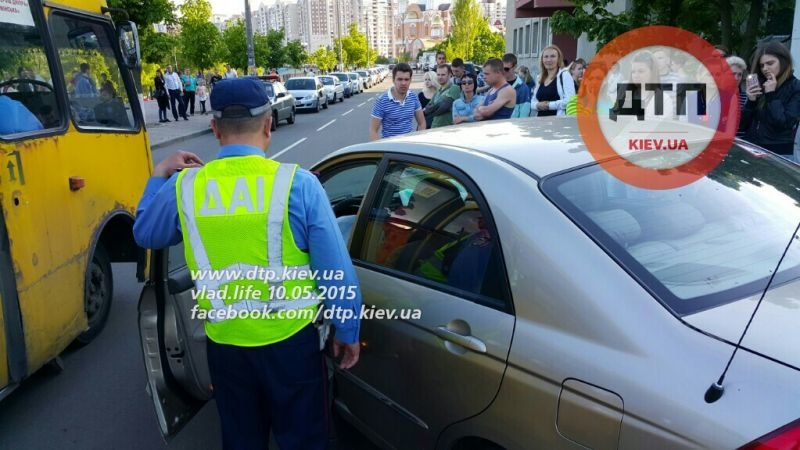 На Оболони пьяный водитель устроил масштабное ДТП, в числе пострадавших 9-летний ребенок (ФОТО) (фото) - фото 1 На Оболони пьяный водитель устроил масштабное ДТП, в числе пострадавших 9-летний ребенок (ФОТО) (фото) - фото 1