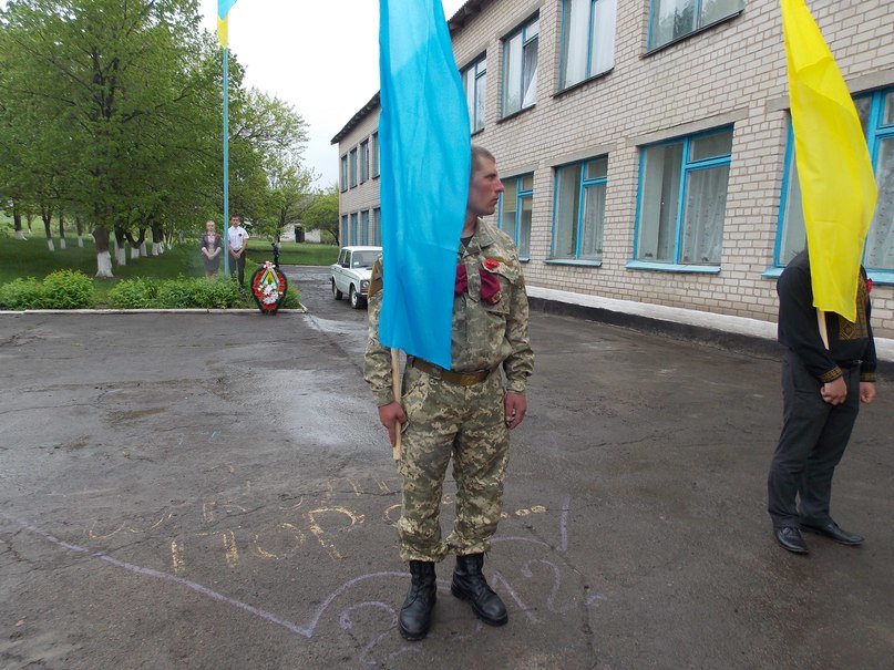 Под Кривым Рогом установили мемориальную доску «киборгу» - Александру Хрулю (ФОТО) (фото) - фото 1 Под Кривым Рогом установили мемориальную доску «киборгу» - Александру Хрулю (ФОТО) (фото) - фото 1