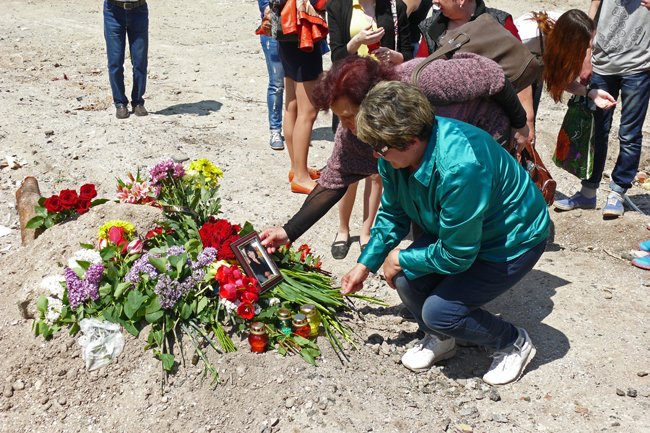 Николаевцы почтили память погибших при взрыве в многоэтажке на Намыве (ФОТО) (фото) - фото 1 Николаевцы почтили память погибших при взрыве в многоэтажке на Намыве (ФОТО) (фото) - фото 1