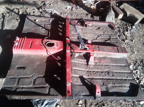 В Кировоградской области мужчина разобрал на запчасти чужой автомобиль (фото) - фото 1 В Кировоградской области мужчина разобрал на запчасти чужой автомобиль (фото) - фото 1
