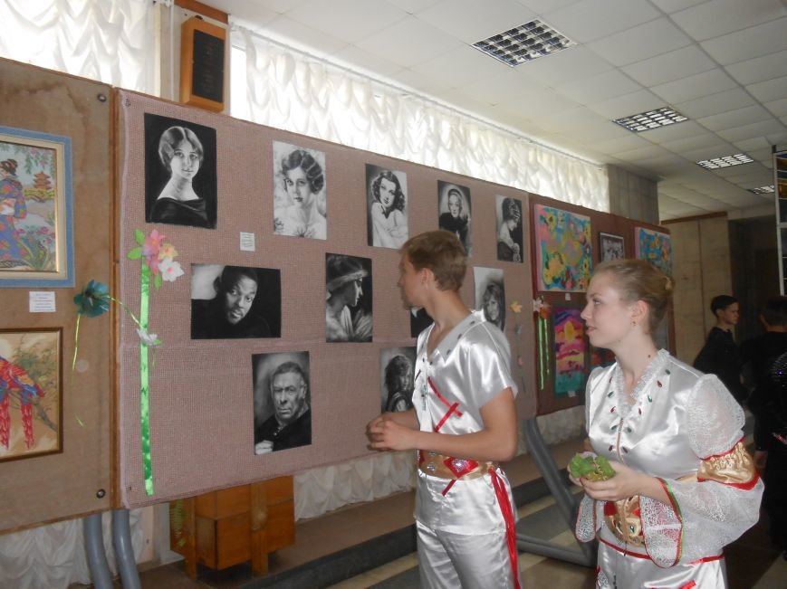 В Днепродзержинске состоялась выставка творческих работ «Виват, талант!» (фото) - фото 1 В Днепродзержинске состоялась выставка творческих работ «Виват, талант!» (фото) - фото 1