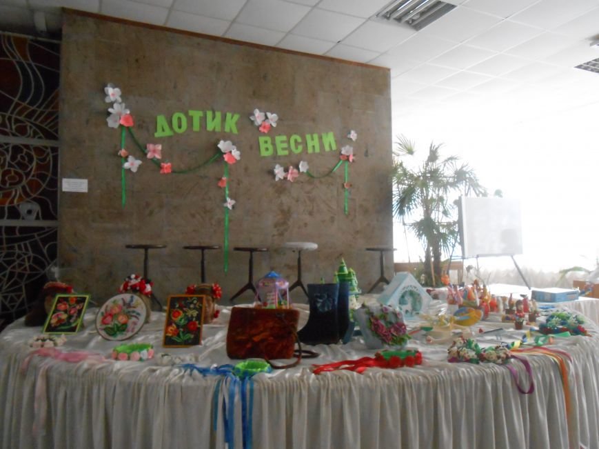 В Днепродзержинске состоялась выставка творческих работ «Виват, талант!» (фото) - фото 7 В Днепродзержинске состоялась выставка творческих работ «Виват, талант!» (фото) - фото 7