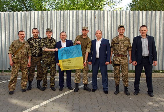 З передової повернулися Хмельницькі слідчі (ФОТО) (фото) - фото 1 З передової повернулися Хмельницькі слідчі (ФОТО) (фото) - фото 1