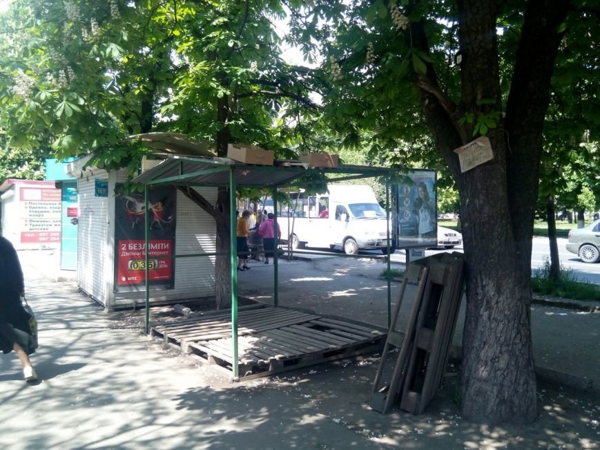 Мариупольским журналистам показали, как милиция борется со стихийной торговлей (ФОТО) (фото) - фото 1 Мариупольским журналистам показали, как милиция борется со стихийной торговлей (ФОТО) (фото) - фото 1
