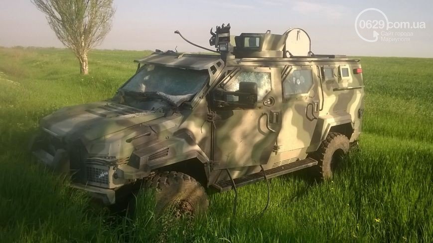 Броневик, угнанный у боевиков в Широкино, будет ездить по Красной площади, - чеченский доброволец (фото) - фото 1 Броневик, угнанный у боевиков в Широкино, будет ездить по Красной площади, - чеченский доброволец (фото) - фото 1
