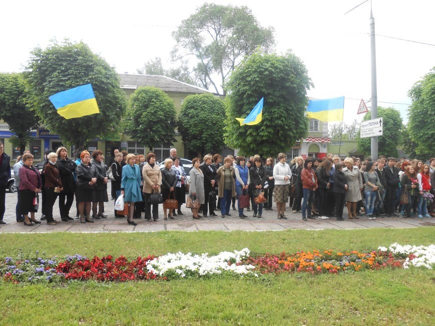 В Днепродзержинске почтили память жертв политических репрессий (фото) - фото 2 В Днепродзержинске почтили память жертв политических репрессий (фото) - фото 2