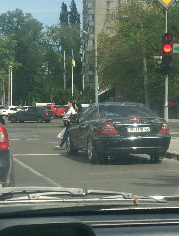 Газоны, тротуары, детские площадки: В Одессе собирают любимые места мастеров парковки 80-го уровня (ФОТО) (фото) - фото 4 Газоны, тротуары, детские площадки: В Одессе собирают любимые места мастеров парковки 80-го уровня (ФОТО) (фото) - фото 4