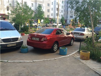 Газоны, тротуары, детские площадки: В Одессе собирают любимые места мастеров парковки 80-го уровня (ФОТО) (фото) - фото 1 Газоны, тротуары, детские площадки: В Одессе собирают любимые места мастеров парковки 80-го уровня (ФОТО) (фото) - фото 1