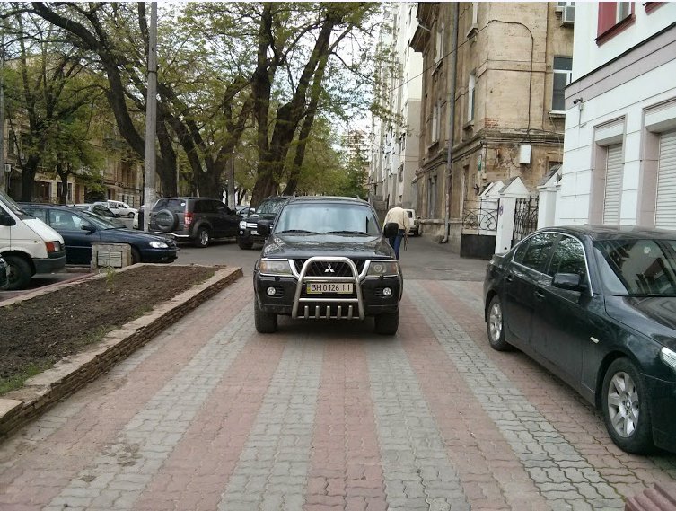 Газоны, тротуары, детские площадки: В Одессе собирают любимые места мастеров парковки 80-го уровня (ФОТО) (фото) - фото 9 Газоны, тротуары, детские площадки: В Одессе собирают любимые места мастеров парковки 80-го уровня (ФОТО) (фото) - фото 9