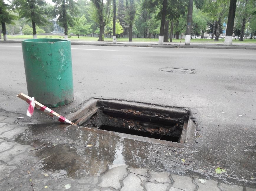 В Сумах массово воруют ливневки: за ночь «тырят» до 16 штук (ФОТО) (фото) - фото 1 В Сумах массово воруют ливневки: за ночь «тырят» до 16 штук (ФОТО) (фото) - фото 1