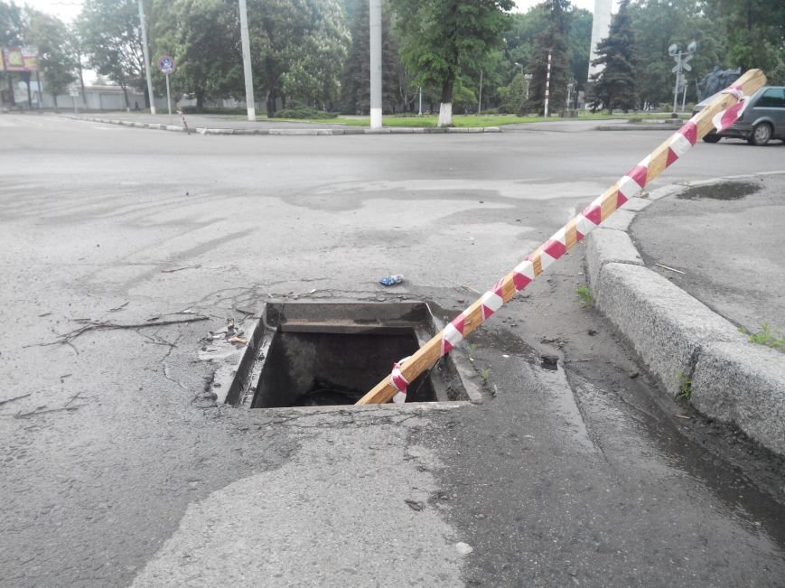 В Сумах массово воруют ливневки: за ночь «тырят» до 16 штук (ФОТО) (фото) - фото 1 В Сумах массово воруют ливневки: за ночь «тырят» до 16 штук (ФОТО) (фото) - фото 1