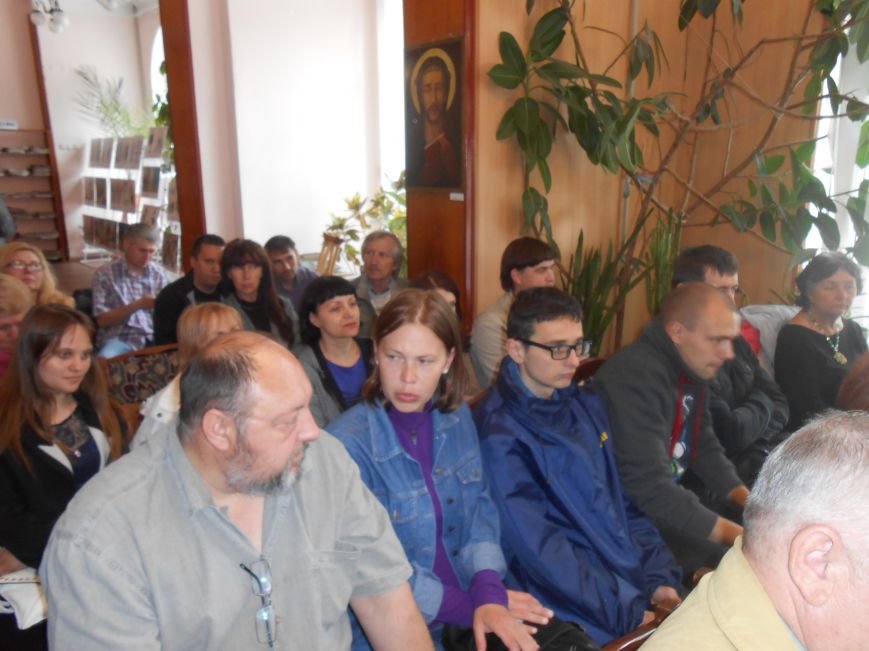 Днепродзержинцы побывали на творческой встрече с поэтом Сергеем Злючим (фото) - фото 3 Днепродзержинцы побывали на творческой встрече с поэтом Сергеем Злючим (фото) - фото 3
