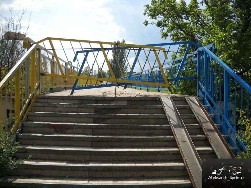 Под мостом, ведущем к «тысячке» не воруют трубы. Это так «Криворожиндустрой» ведет ремонтные работы (ФОТО, ВИДЕО) (фото) - фото 1 Под мостом, ведущем к «тысячке» не воруют трубы. Это так «Криворожиндустрой» ведет ремонтные работы (ФОТО, ВИДЕО) (фото) - фото 1