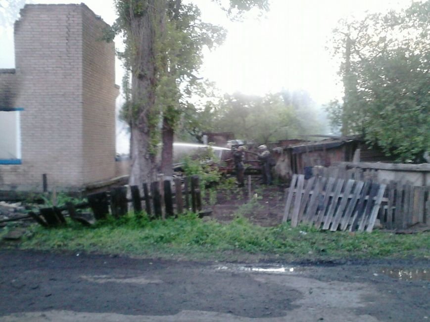 В Кривом Роге в жилом доме после взрыва газовых баллонов спасатели под завалами пытаются найти тела (ФОТО) (фото) - фото 1 В Кривом Роге в жилом доме после взрыва газовых баллонов спасатели под завалами пытаются найти тела (ФОТО) (фото) - фото 1
