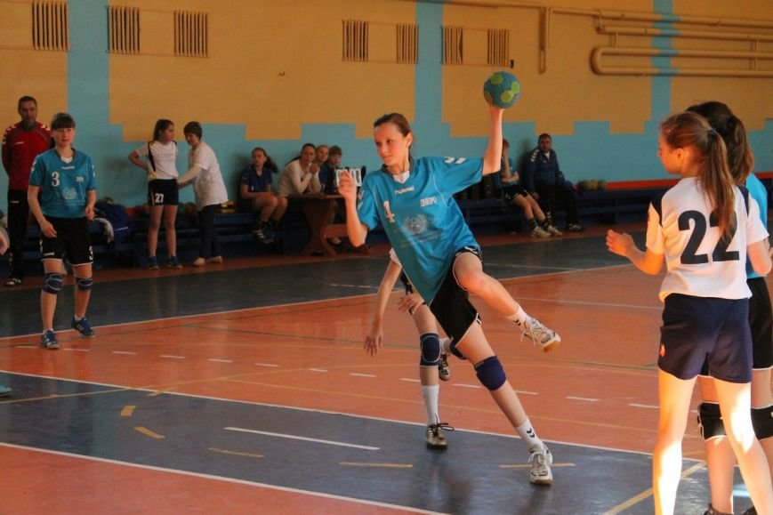 Днепродзержинские гандболистки заняли второе место на чемпионате области (фото) - фото 3 Днепродзержинские гандболистки заняли второе место на чемпионате области (фото) - фото 3