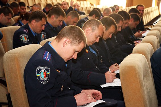 Працівники слідчого управління та УБОЗу склали заліки із професійної підготовки (фото) - фото 5 Працівники слідчого управління та УБОЗу склали заліки із професійної підготовки (фото) - фото 5