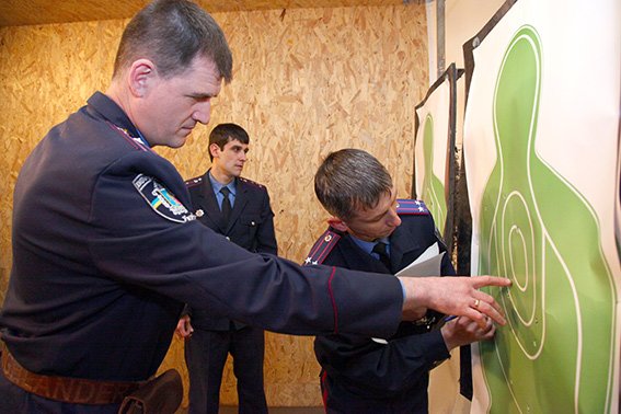 Працівники слідчого управління та УБОЗу склали заліки із професійної підготовки (фото) - фото 2 Працівники слідчого управління та УБОЗу склали заліки із професійної підготовки (фото) - фото 2
