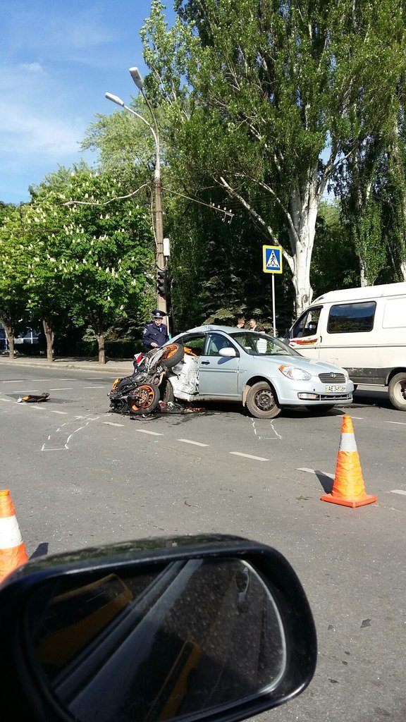 В результате ДТП в Кривом Роге, мотоциклист получил многочисленные переломы и закрытую черепно-мозговую травму(ФОТО) (фото) - фото 1 В результате ДТП в Кривом Роге, мотоциклист получил многочисленные переломы и закрытую черепно-мозговую травму(ФОТО) (фото) - фото 1