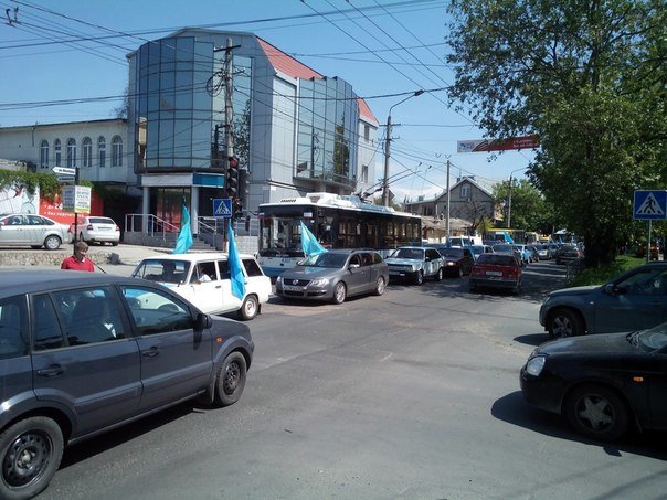 Автопробег крымских татар в Симферополе усиленно охраняли. На выезд... Автопробег крымских татар в Симферополе усиленно охраняли. На выезде из города участников встречали силовики (ФОТО, ВИДЕО) (фото) - фото 4