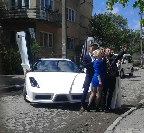 Оформив субсидію? Катайся на Ferrari! (фото) - фото 2 Оформив субсидію? Катайся на Ferrari! (фото) - фото 2