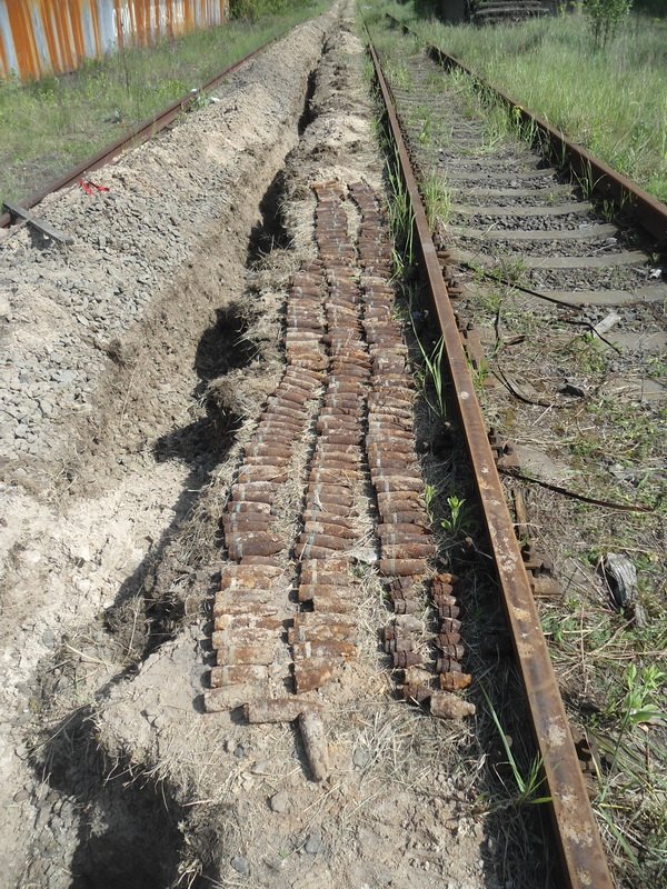 В Днепровском районе рабочие нашли 237 артснарядов времен войны (ФОТО) (фото) - фото 1 В Днепровском районе рабочие нашли 237 артснарядов времен войны (ФОТО) (фото) - фото 1