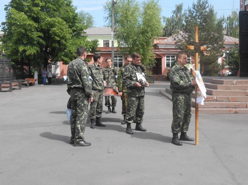 Днепродзержинск простился со Станиславом Кучеровским, который погиб в зоне АТО (фото) - фото 2 Днепродзержинск простился со Станиславом Кучеровским, который погиб в зоне АТО (фото) - фото 2