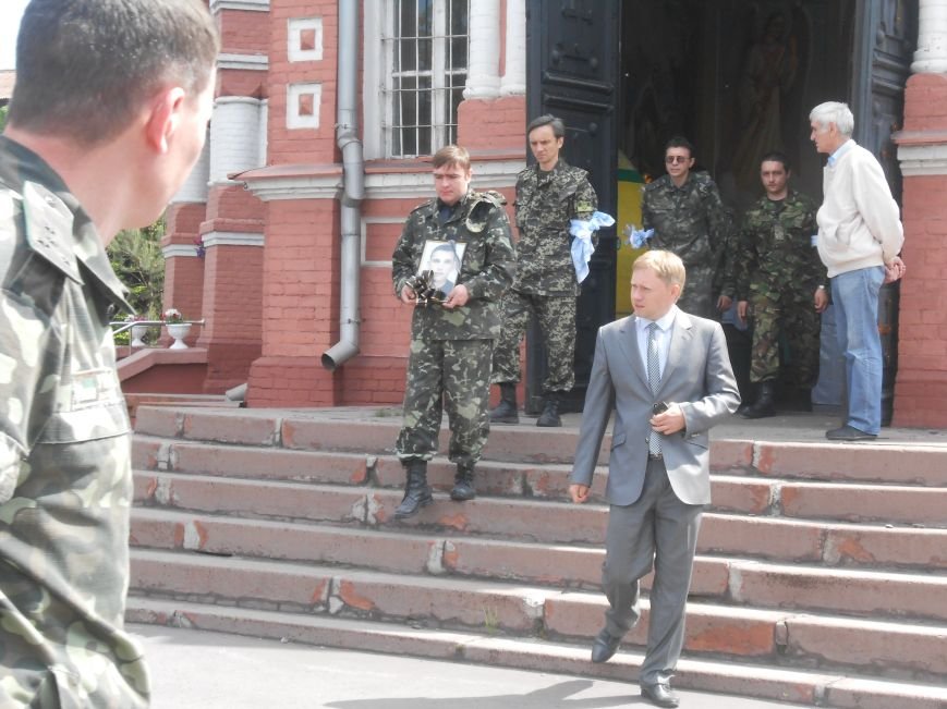 Днепродзержинск простился со Станиславом Кучеровским, который погиб в зоне АТО (фото) - фото 4 Днепродзержинск простился со Станиславом Кучеровским, который погиб в зоне АТО (фото) - фото 4
