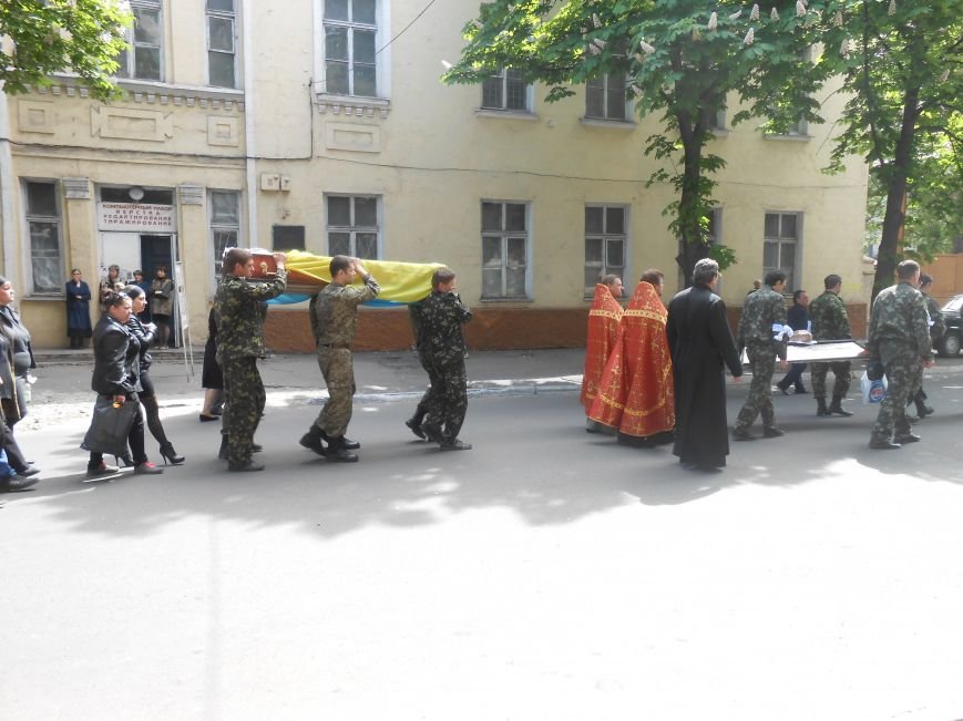 Днепродзержинск простился со Станиславом Кучеровским, который погиб в зоне АТО (фото) - фото 7 Днепродзержинск простился со Станиславом Кучеровским, который погиб в зоне АТО (фото) - фото 7
