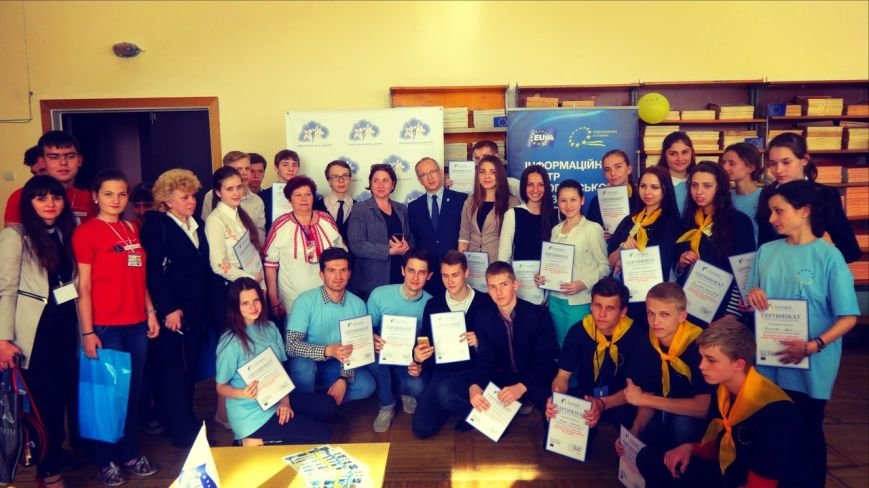 Днепродзержинский евроклуб УВК №12 сыграл в полуфинале всеукраинского брейн-ринга (фото) - фото 8 Днепродзержинский евроклуб УВК №12 сыграл в полуфинале всеукраинского брейн-ринга (фото) - фото 8