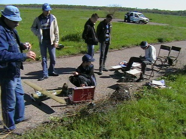 Под Одессой детвора запускает в небо десятки самолетов (Фото, видео) (фото) - фото 1 Под Одессой детвора запускает в небо десятки самолетов (Фото, видео) (фото) - фото 1