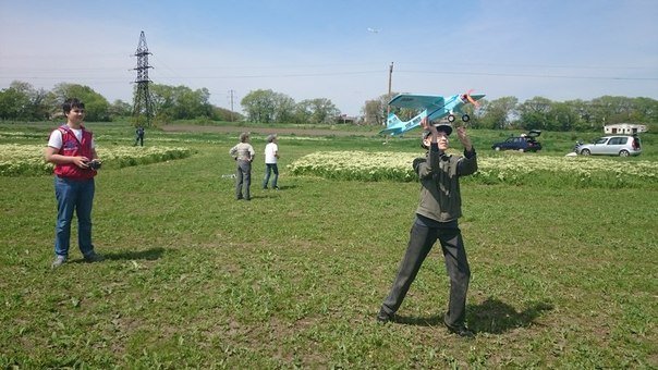 Под Одессой детвора запускает в небо десятки самолетов (Фото, видео) (фото) - фото 1 Под Одессой детвора запускает в небо десятки самолетов (Фото, видео) (фото) - фото 1
