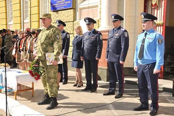 Прикарпатські правоохоронці повернулися з Маріуполя з подяками за д... Прикарпатські правоохоронці повернулися з Маріуполя з подяками за добросовісну службу (ФОТО) (фото) - фото 2