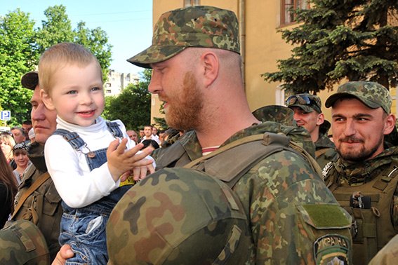 Прикарпатські правоохоронці повернулися з Маріуполя з подяками за д... Прикарпатські правоохоронці повернулися з Маріуполя з подяками за добросовісну службу (ФОТО) (фото) - фото 7