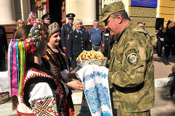 Прикарпатські правоохоронці повернулися з Маріуполя з подяками за д... Прикарпатські правоохоронці повернулися з Маріуполя з подяками за добросовісну службу (ФОТО) (фото) - фото 5