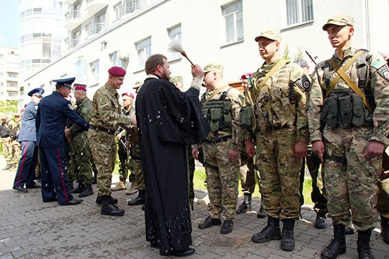 Міліцейські спецпризначенці з Хмельниччини вирушили у зону бойових дій (фото) - фото 3 Міліцейські спецпризначенці з Хмельниччини вирушили у зону бойових дій (фото) - фото 3