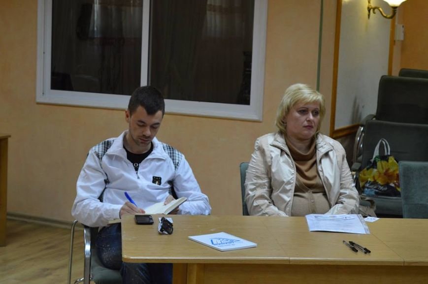 В Кривом Роге за «круглым столом» встретились волонтеры и представители благотворительных организаций (ФОТО) (фото) - фото 1 В Кривом Роге за «круглым столом» встретились волонтеры и представители благотворительных организаций (ФОТО) (фото) - фото 1