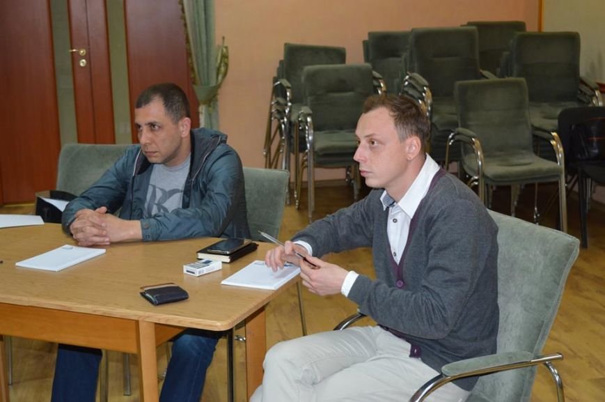В Кривом Роге за «круглым столом» встретились волонтеры и представители благотворительных организаций (ФОТО) (фото) - фото 1 В Кривом Роге за «круглым столом» встретились волонтеры и представители благотворительных организаций (ФОТО) (фото) - фото 1