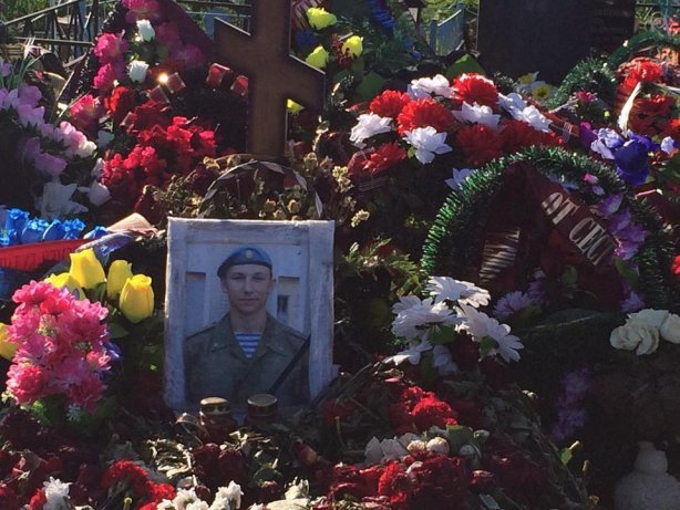 Российские активисты нашли новые могилы спецназовцев РФ, погибших в Донбассе (фото) - фото 1 Российские активисты нашли новые могилы спецназовцев РФ, погибших в Донбассе (фото) - фото 1