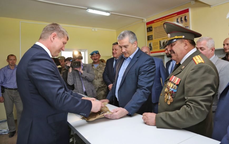В Симферополе прошла первая отправка крымских призывников в армию Р... В Симферополе прошла первая отправка крымских призывников в армию России (ФОТО) (фото) - фото 6