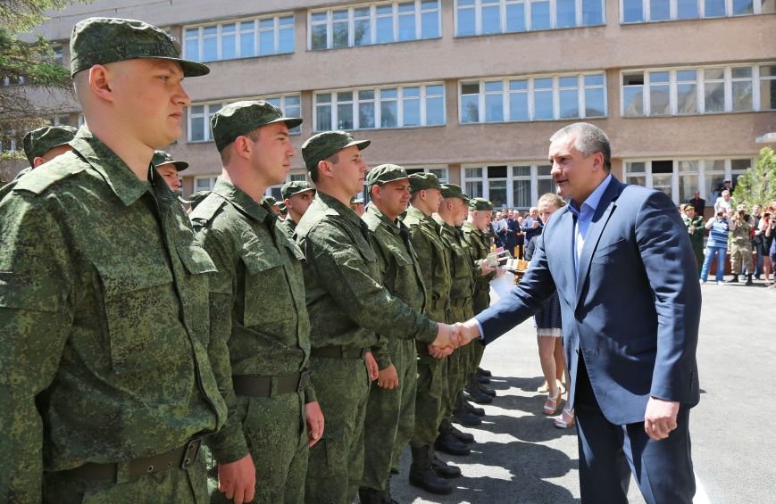 В Симферополе прошла первая отправка крымских призывников в армию Р... В Симферополе прошла первая отправка крымских призывников в армию России (ФОТО) (фото) - фото 5