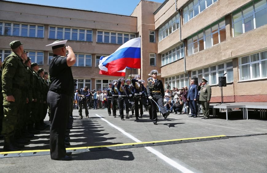 В Симферополе прошла первая отправка крымских призывников в армию Р... В Симферополе прошла первая отправка крымских призывников в армию России (ФОТО) (фото) - фото 1