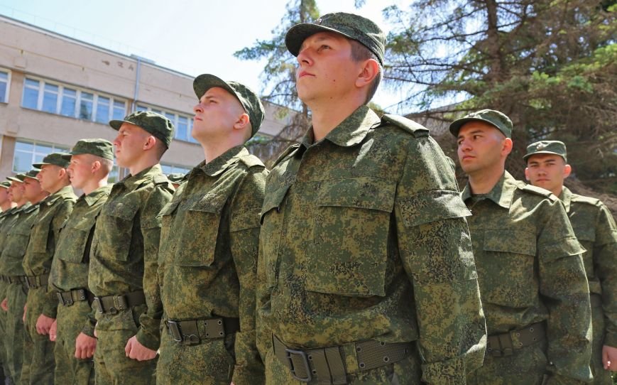 В Симферополе прошла первая отправка крымских призывников в армию Р... В Симферополе прошла первая отправка крымских призывников в армию России (ФОТО) (фото) - фото 3