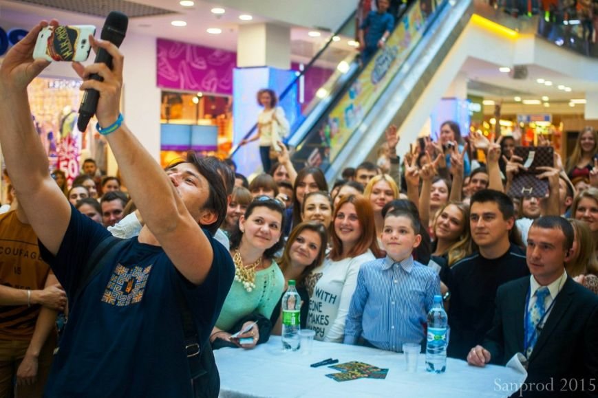 Черкащани фотографувалися із Сергієм Притулою (фото) - фото 1 Черкащани фотографувалися із Сергієм Притулою (фото) - фото 1