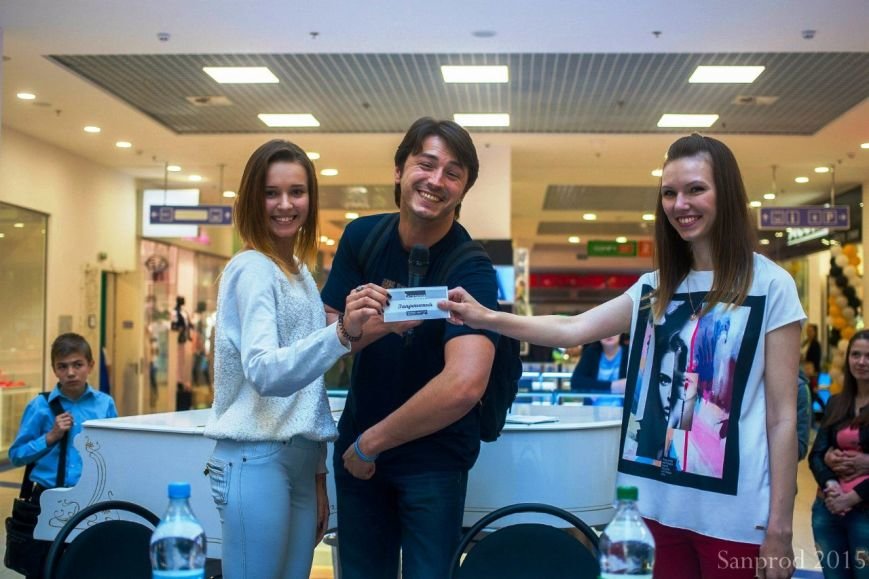 Черкащани фотографувалися із Сергієм Притулою (фото) - фото 1 Черкащани фотографувалися із Сергієм Притулою (фото) - фото 1