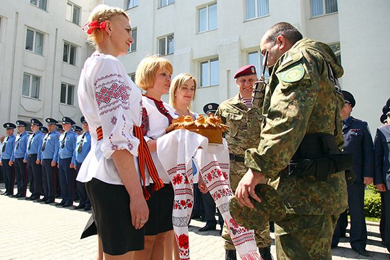 Зі Сходу на Хмельниччину повернувся зведений міліцейський загін (ФОТО) (фото) - фото 4 Зі Сходу на Хмельниччину повернувся зведений міліцейський загін (ФОТО) (фото) - фото 4