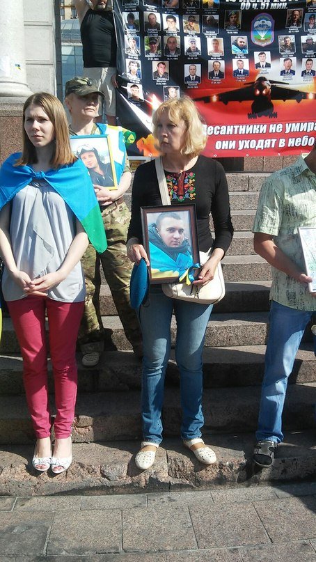 Родственники погибших в катастрофе Ил-76 требовали справедливого расследования и наказания виновных (ФОТО) (фото) - фото 1 Родственники погибших в катастрофе Ил-76 требовали справедливого расследования и наказания виновных (ФОТО) (фото) - фото 1